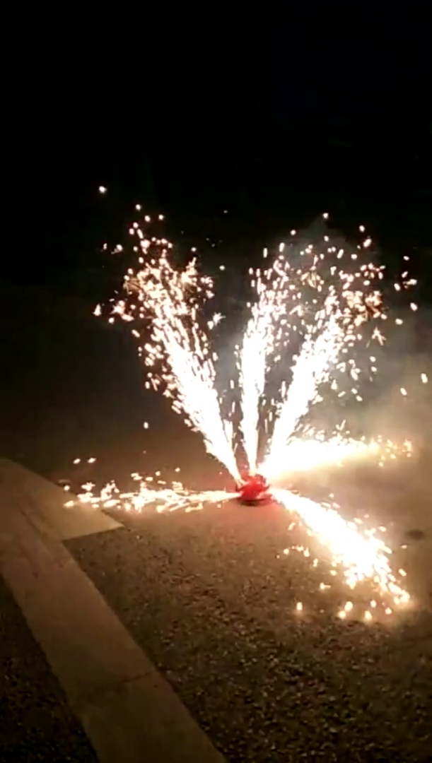 是谁把时间剪成了烟花,一瞬间看尽世间繁华