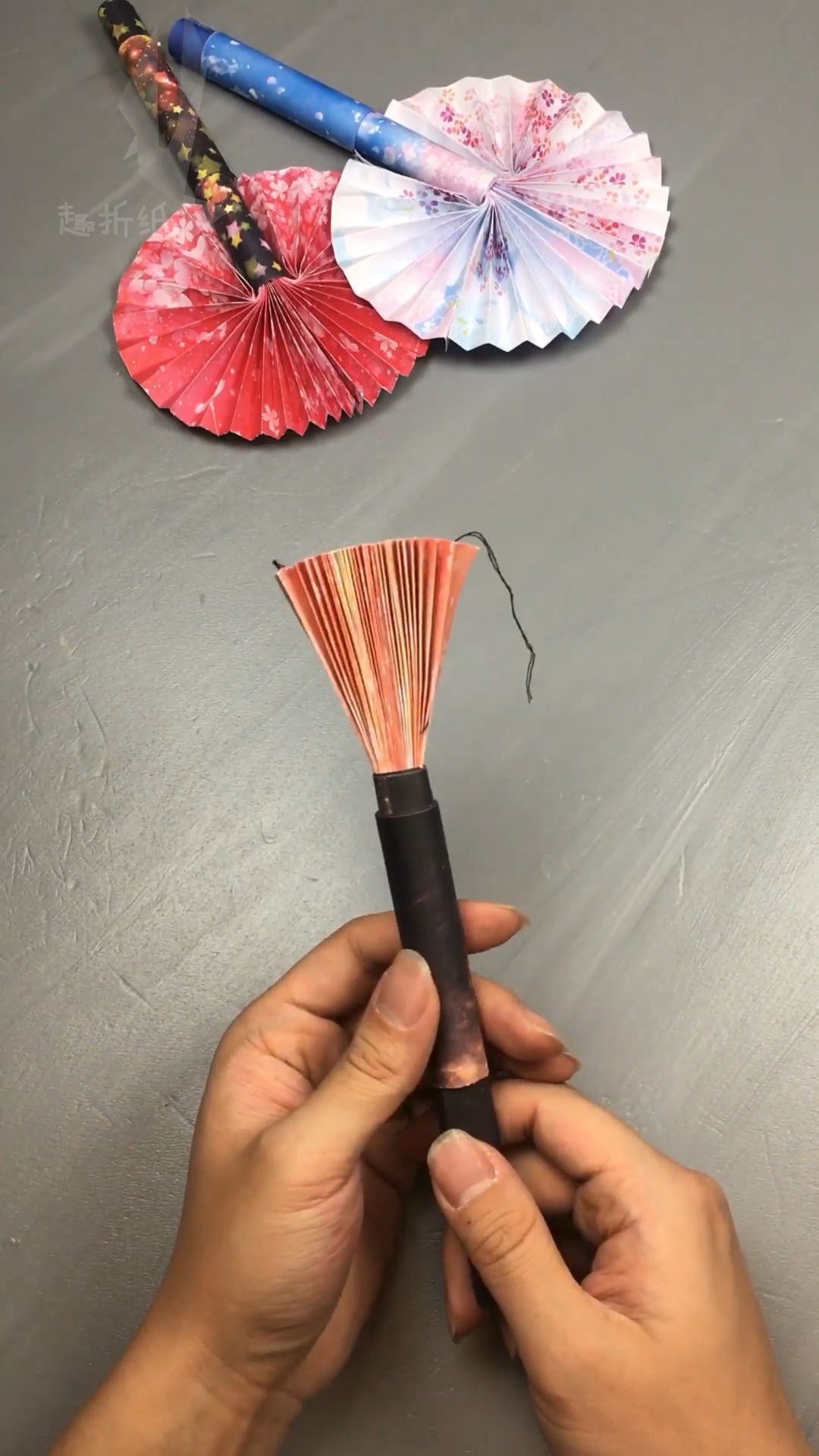 手工折纸#一把可推拉的"魔术扇子",和风圆扇折纸制作教程