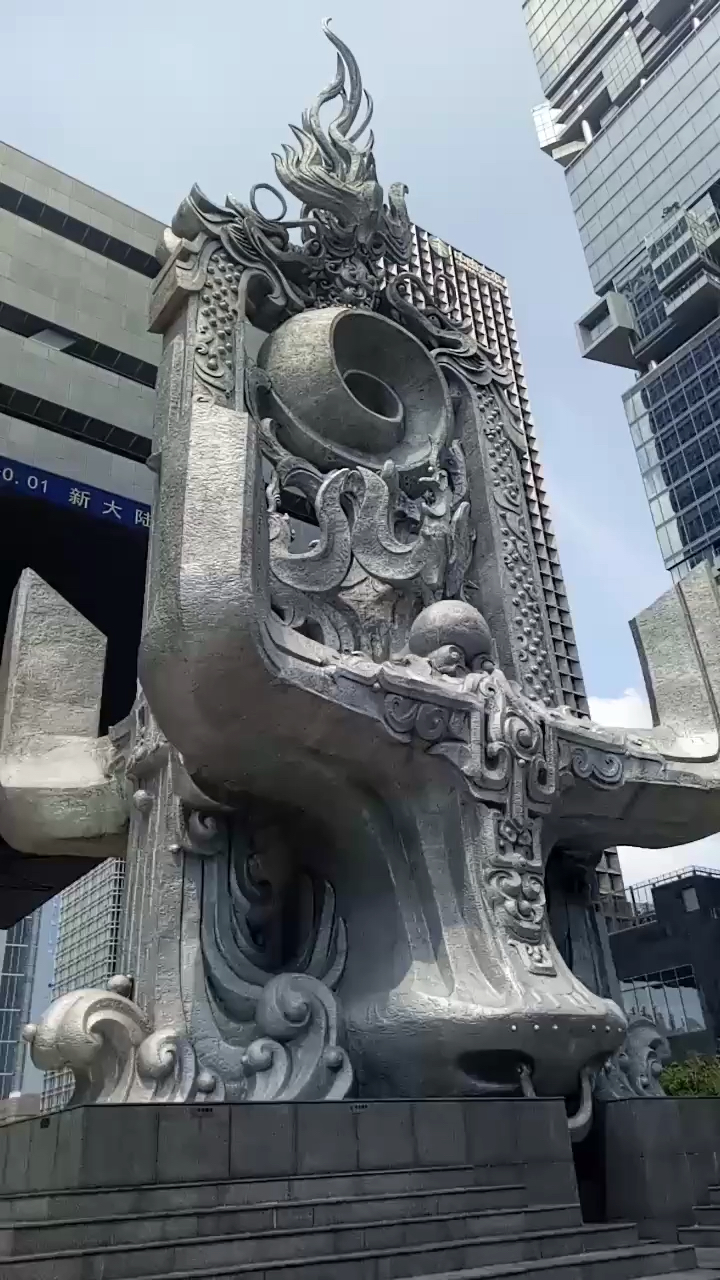拍照技巧速成指南#深交所新大楼旁造价几千万 高48米的雕塑龙盈乾坤