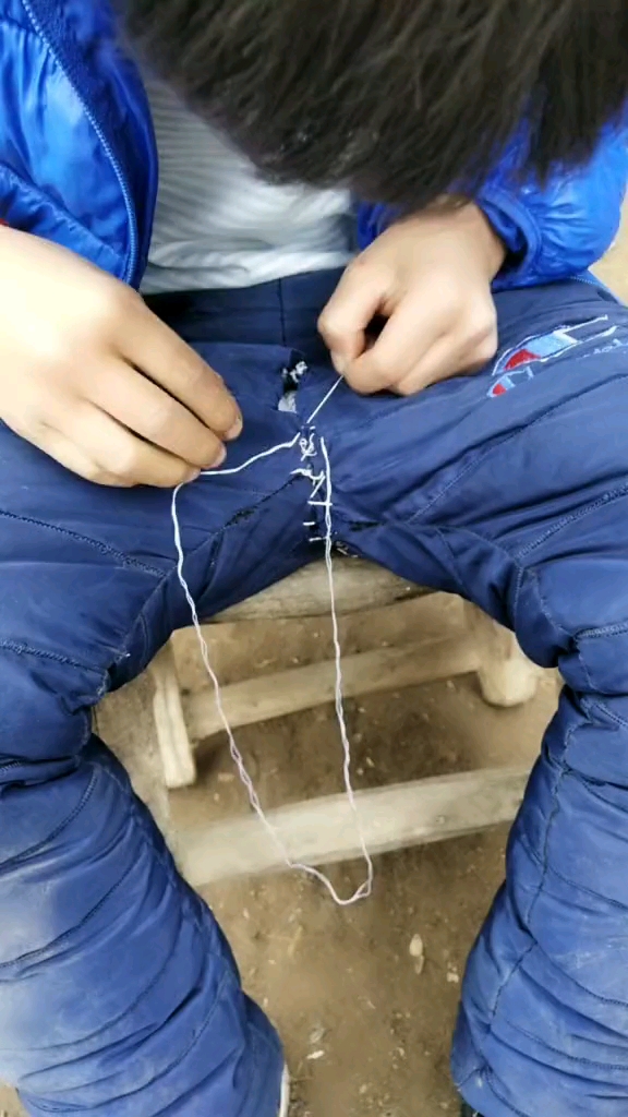 这样缝裤裆的小帅哥,不知道以后是谁的老公!