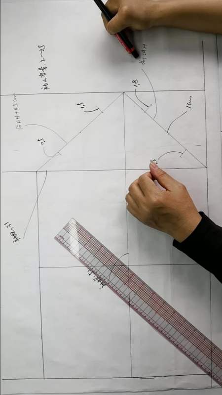 服裝設計日本文化式原型袖繪製怎樣利用放碼尺繪製袖山曲線