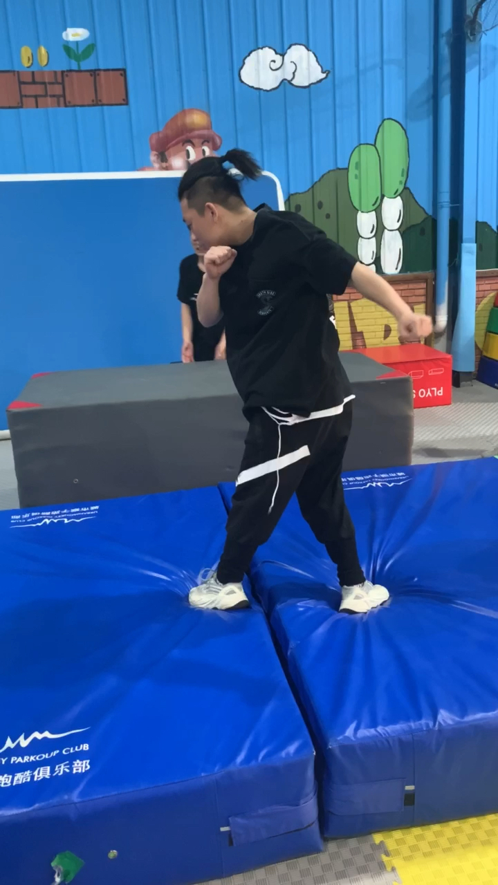 全民小剧场#双人配合小空翻,跑酷运动达人,你想参加吗?