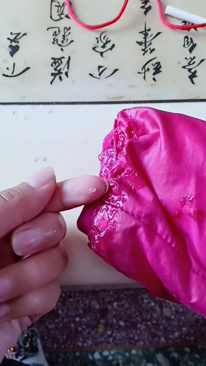 衣服上有这种泡泡胶怎么才能去掉有谁能给方法