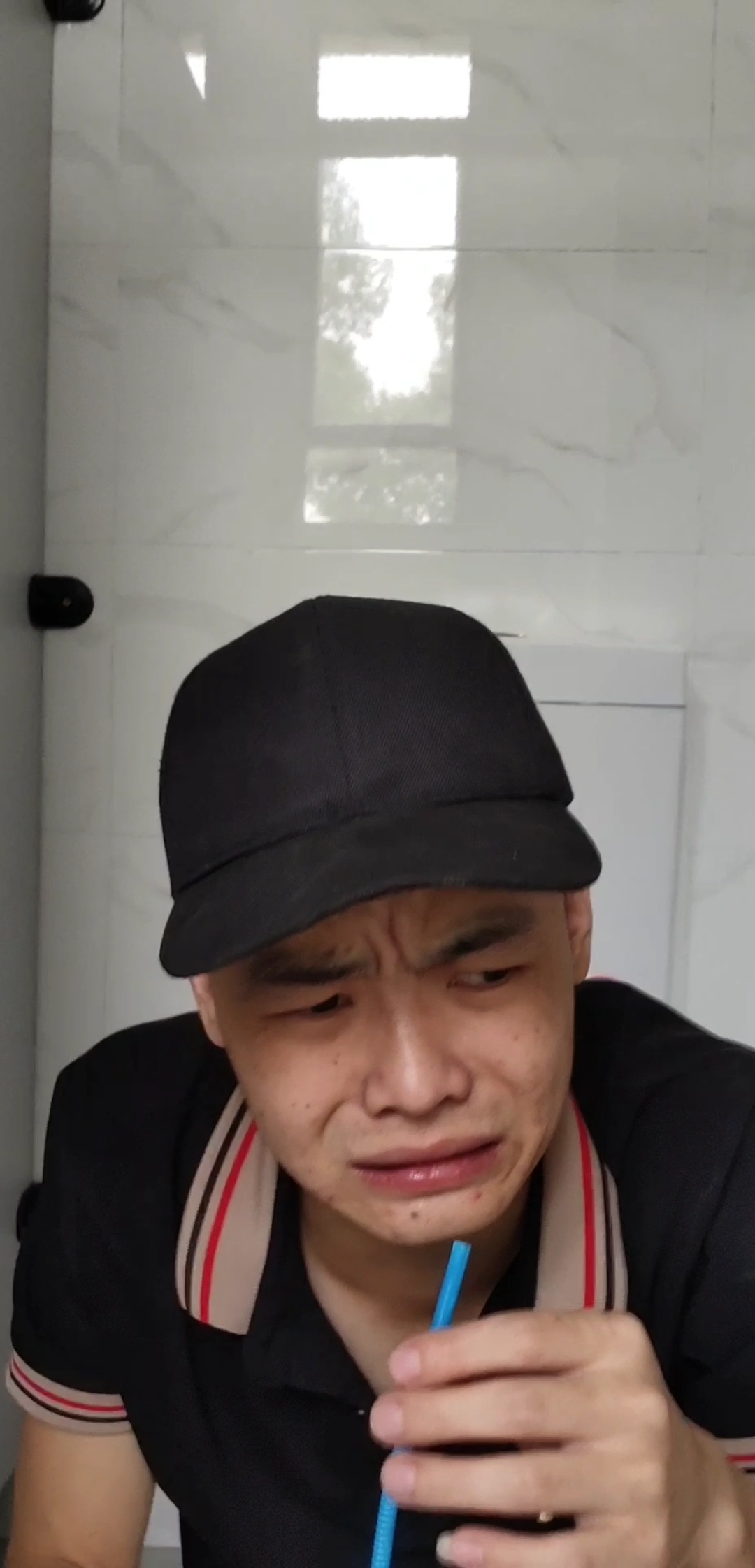 兄弟看你一脸表情,咋那么嫌弃呢,不好意思我有点便秘.