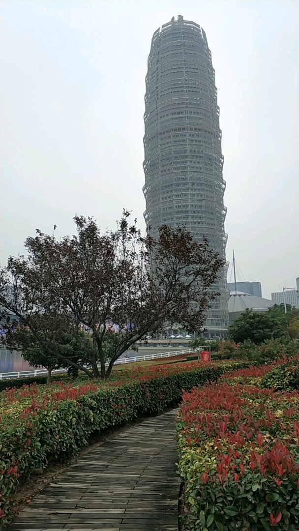 最爱之城#中原第一高楼～郑州国际会展中心(玉米楼)