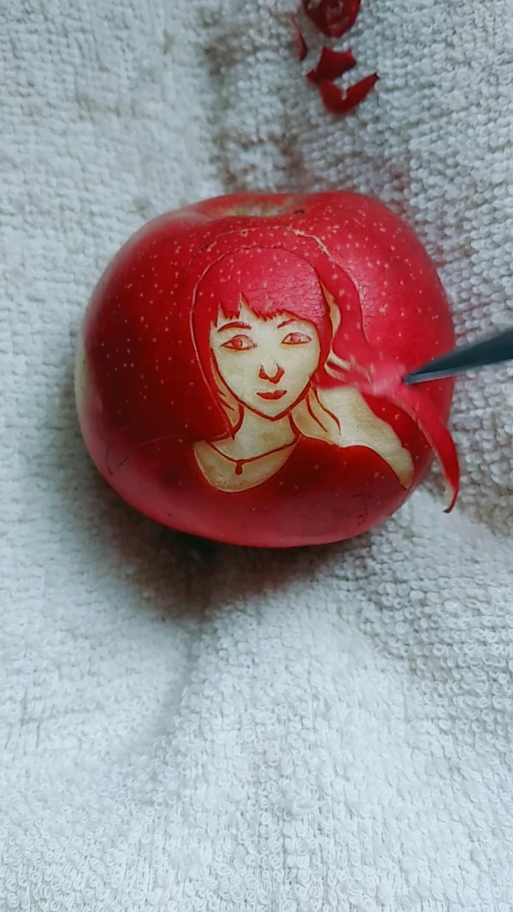 民间艺术#关注我关注全民小视频,红苹果雕刻送给大家谢谢大家的支持