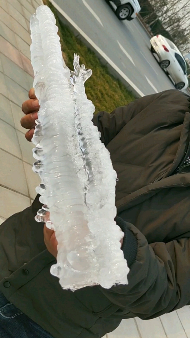 自然形成的冰溜,现在很少见了