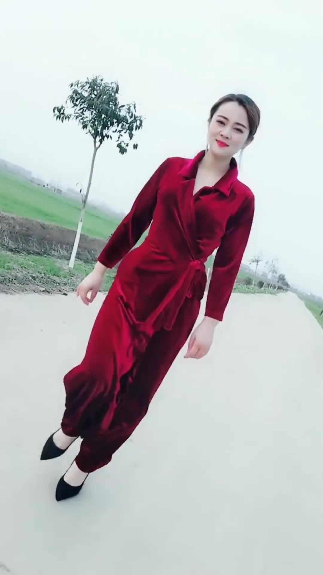 农村姑娘全身图片