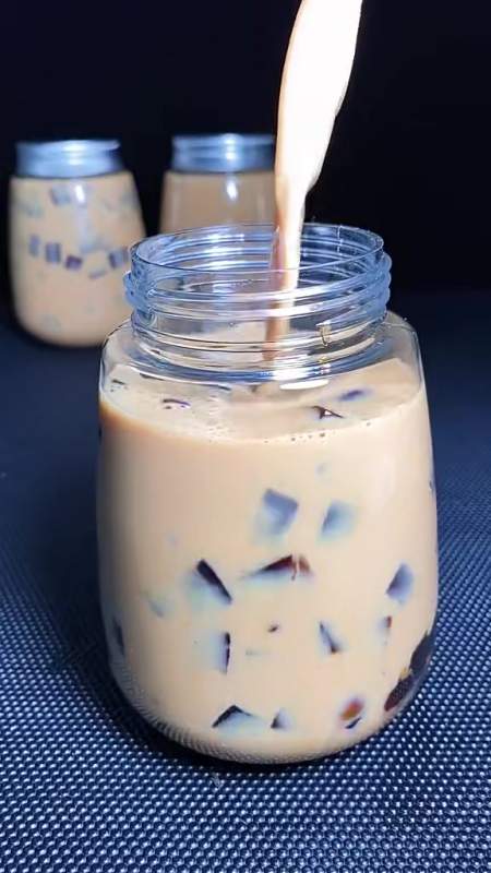 会吃会养 :在奶茶店学会的招牌黑钻烤奶,原来是这么简单又好喝