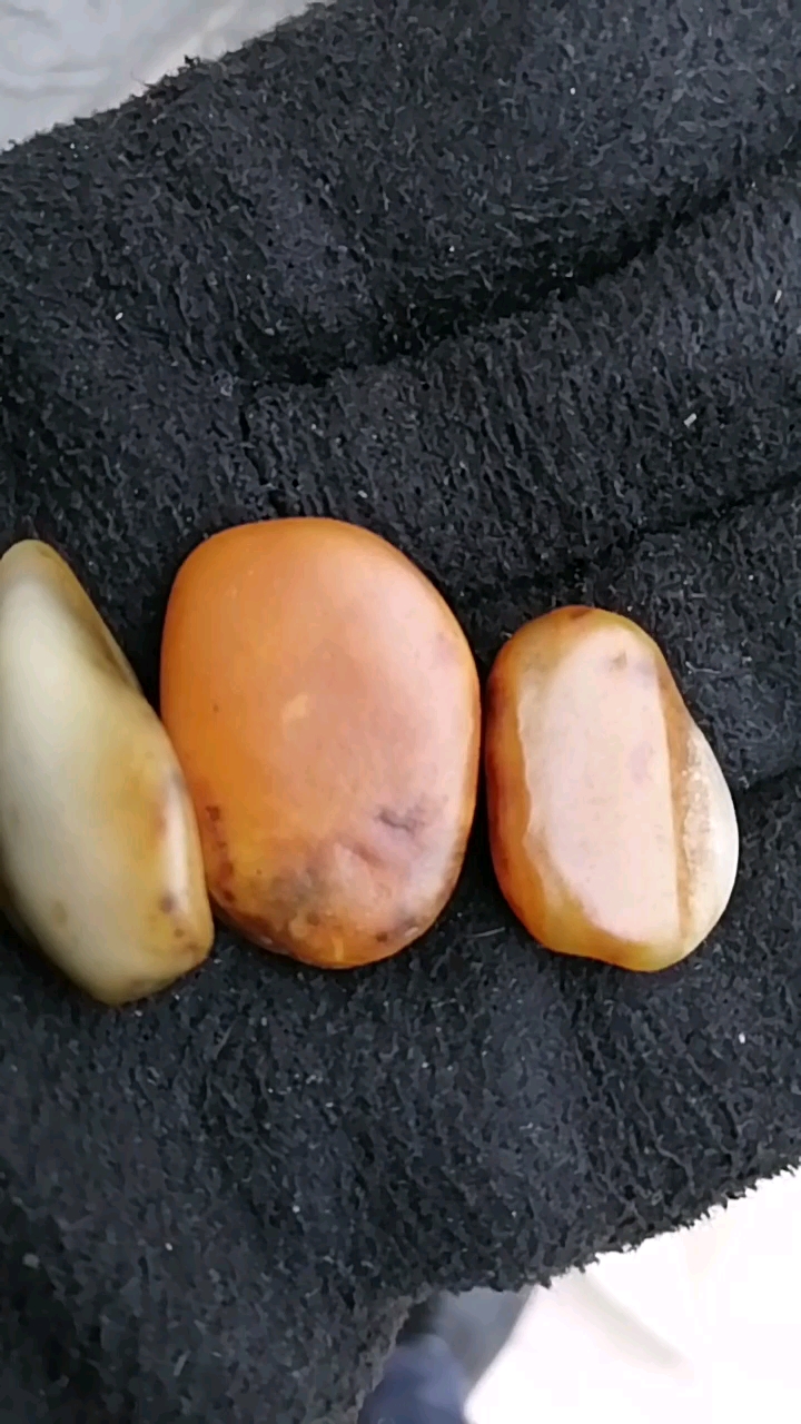 唐河彩玉皮冻籽料