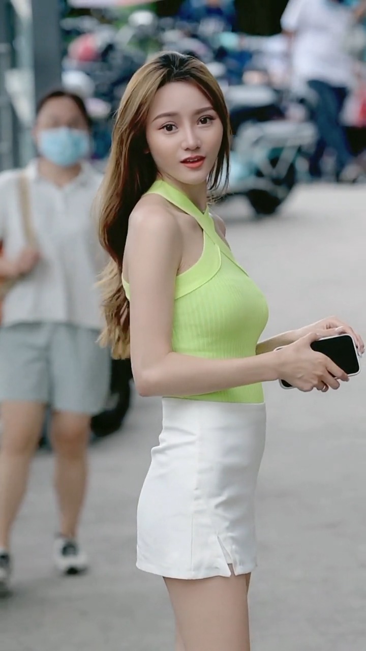 街拍美女#这是我姐妹儿,还单身哦!有中意的吗?