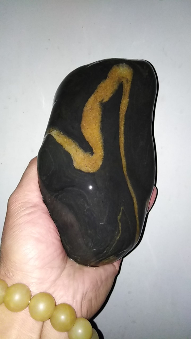 石头上的故事#这块汉江金纹石干净简练明亮,漂亮!