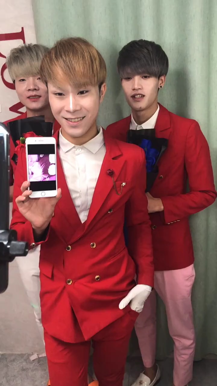 阴兵团队挑战无美颜,老三的颜值太辣眼了-度小视