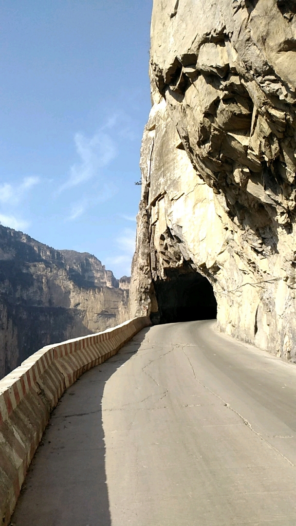 挂壁公路,真是惊险刺激