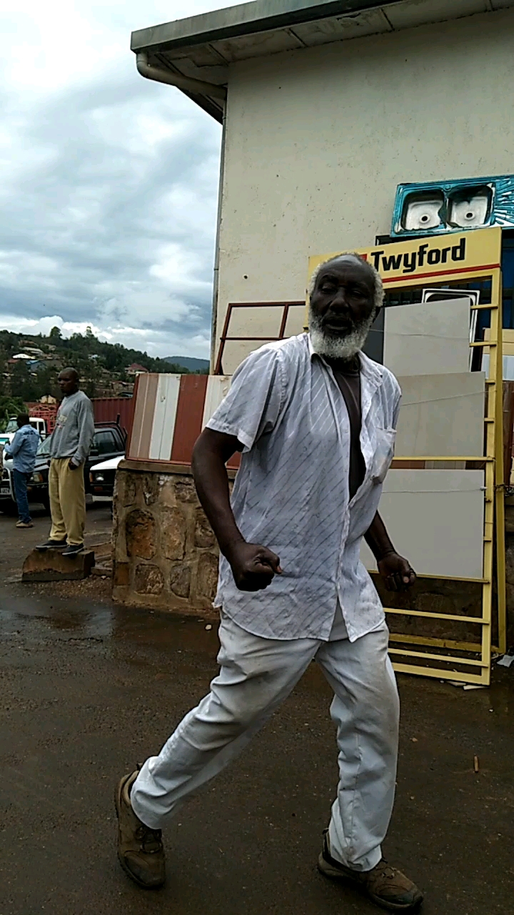 能活到这个年纪发白胡子老爷爷,非洲真的很少见