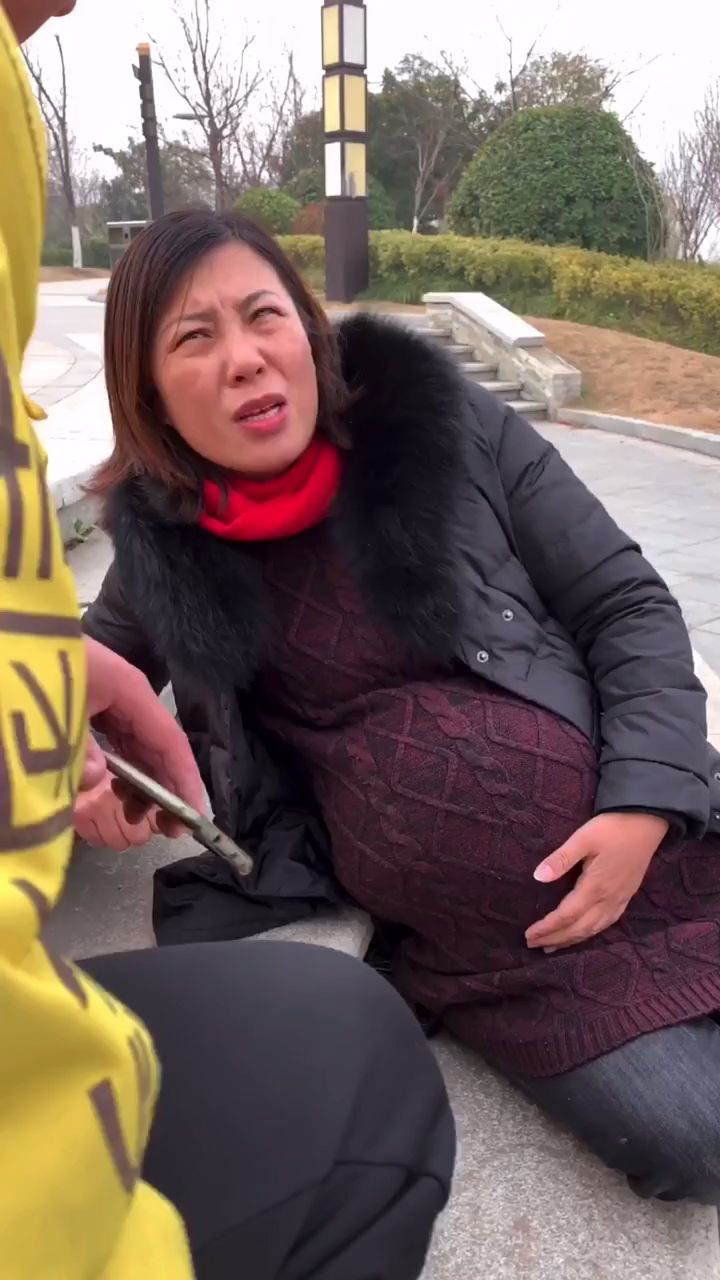 全民正能量#外卖员看到孕妇摔倒竟然这样做