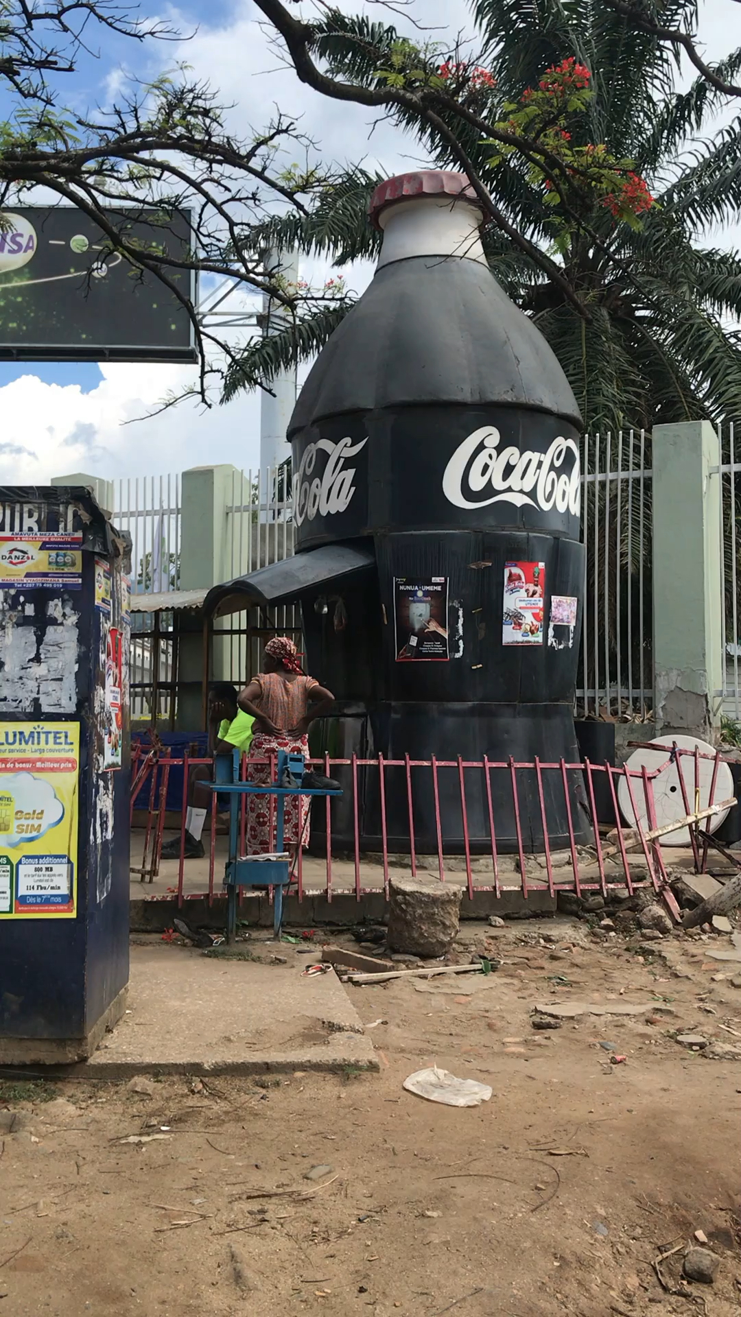 非洲最大号可口可乐,又黑又大