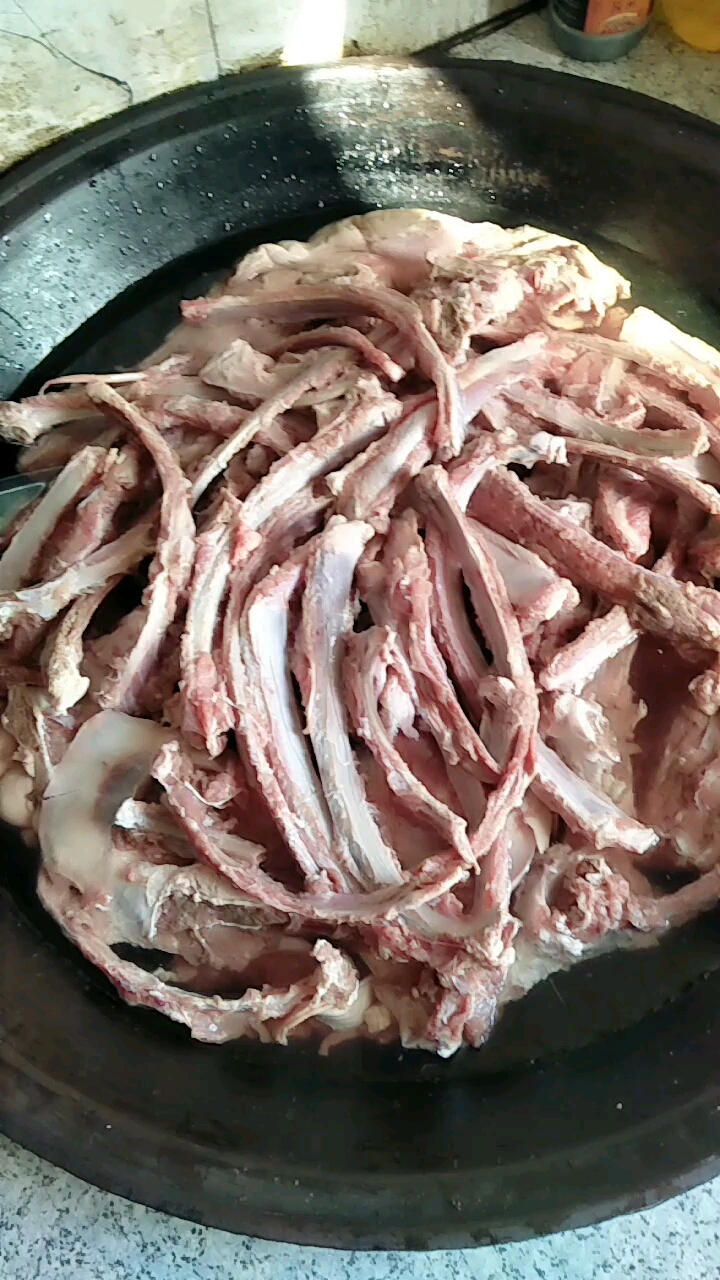 过年你家吃什么#满满的一大锅驴骨头,想吃的快来呀!