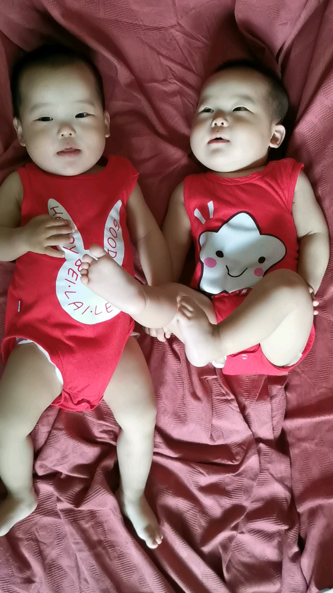 家有萌娃#双胞胎的好处是:一直陪你一起长大