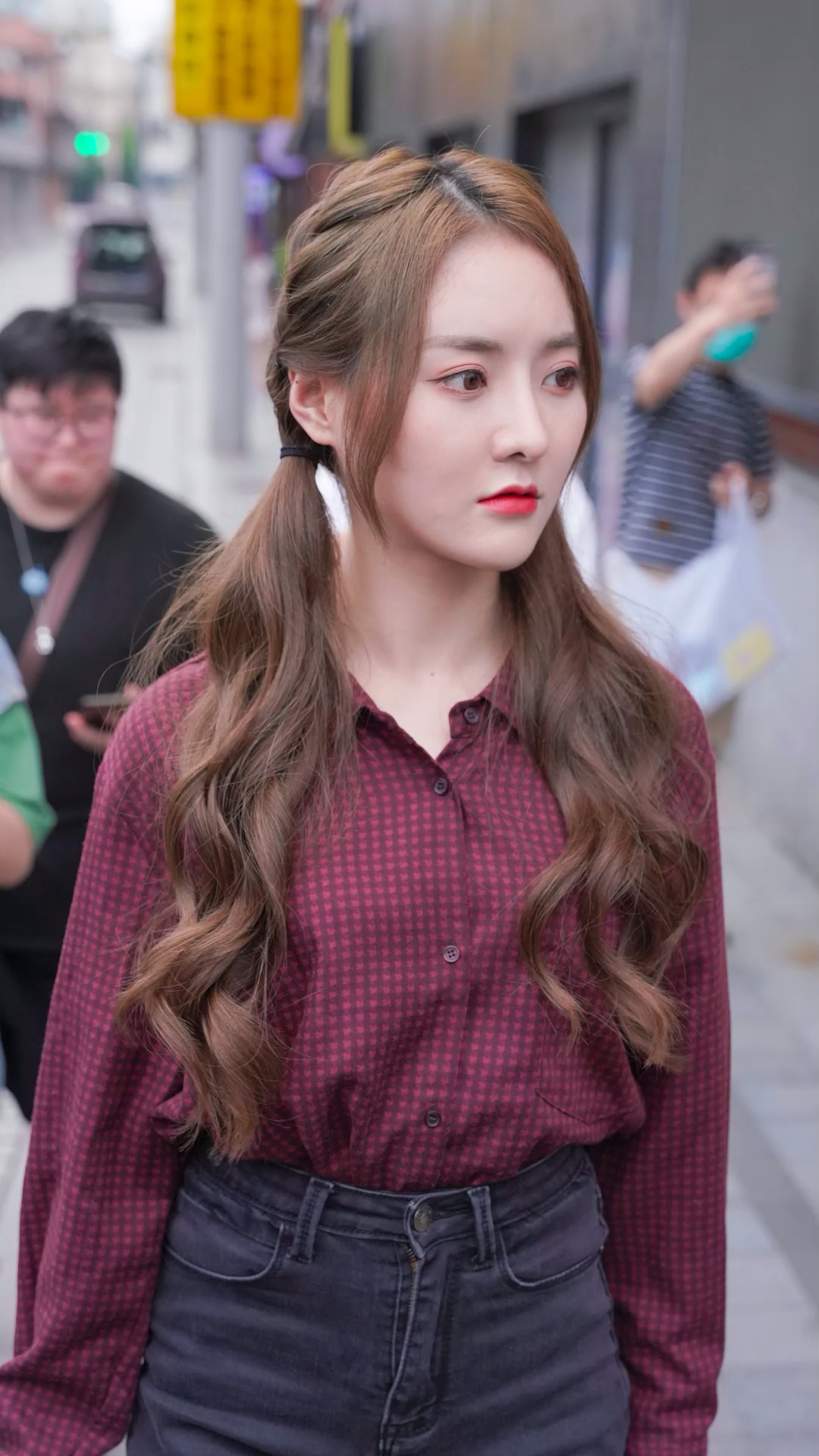 莫寒#莫寒昨日剧场外出,双马尾可爱到过分