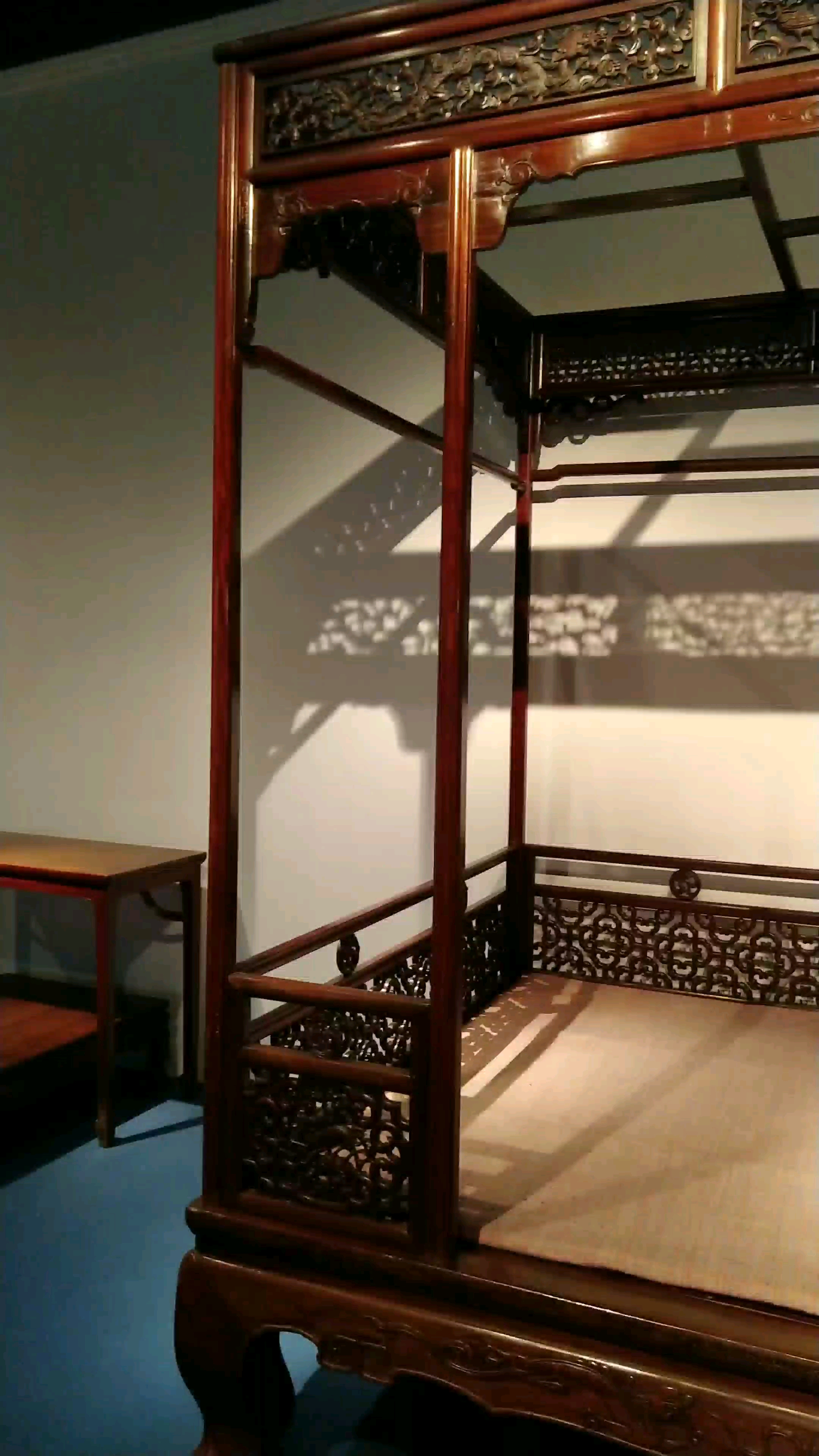 黄花梨木六柱式架子床(明代)