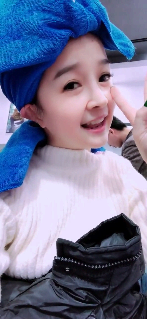 33岁童颜袖珍人甜甜