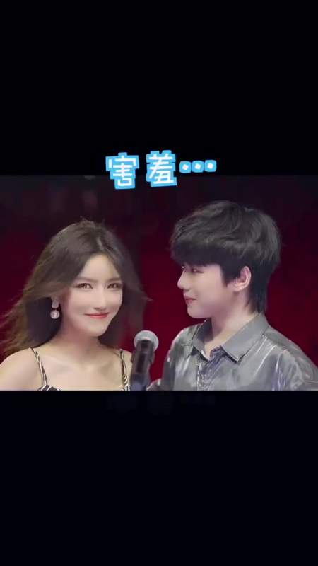 我是夏小夏_:这个脸红的小哥哥,终于脸不红了……吧