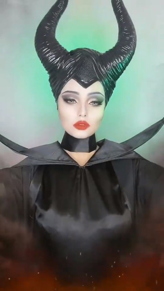 美妆分享沉睡魔咒教母仿妆像不像你说了算