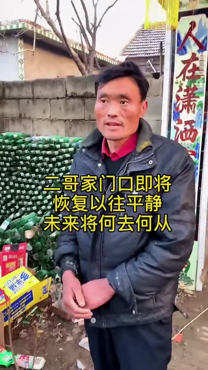 這就是拉麵哥門口現狀,看他現在的狀態,估計要回歸平靜了