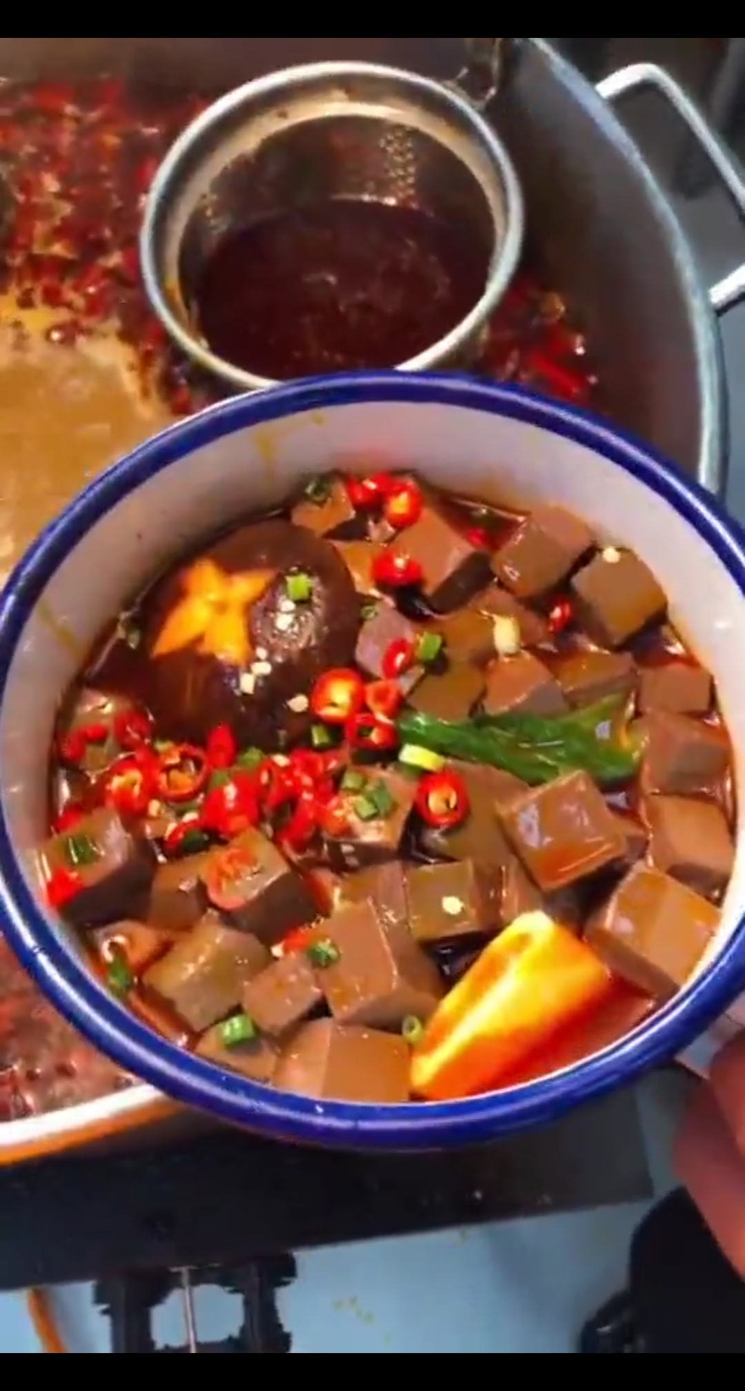 麻辣血豆腐,是不是放点儿青菜更好吃?