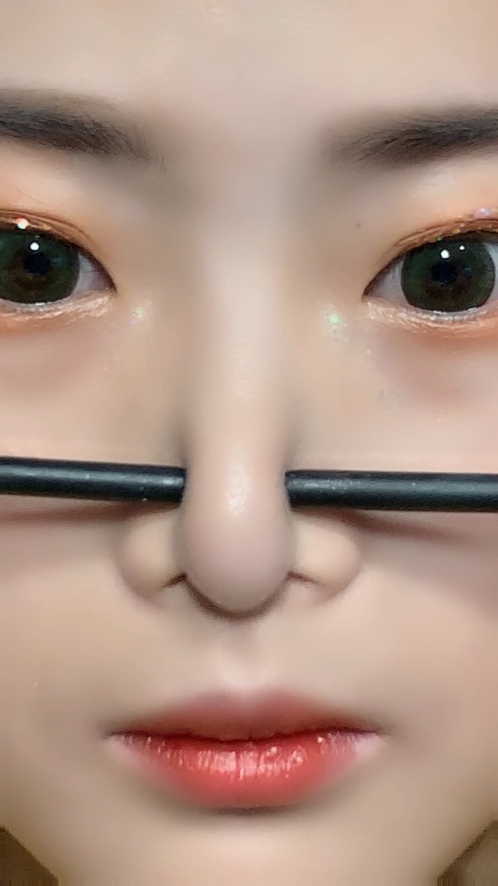 如果你鼻头太大的话,这样做.3秒变小