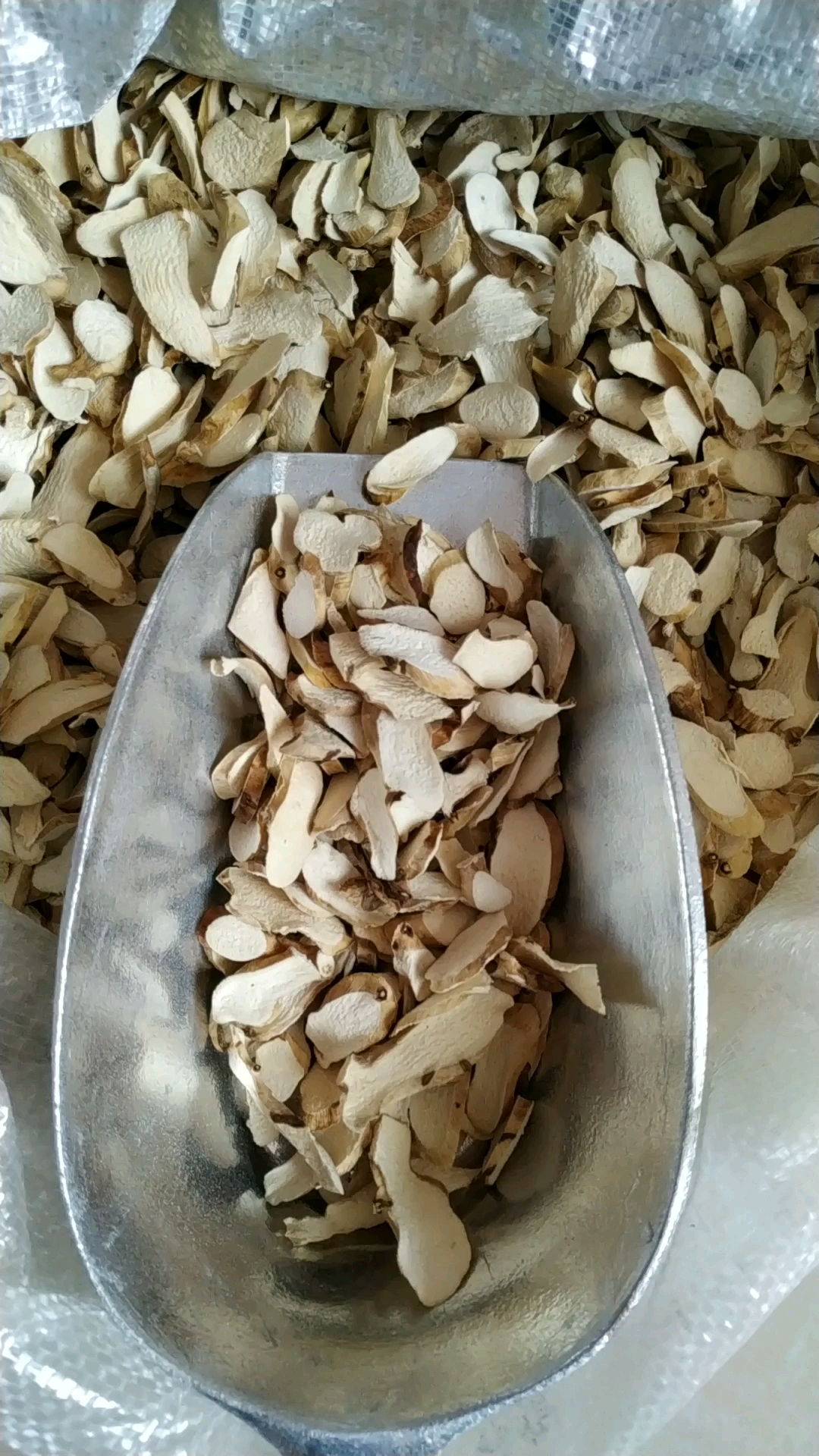 东北野生中药材穿山龙,枣哥亲自上山采挖,水洗,手工切片,自然晾晒