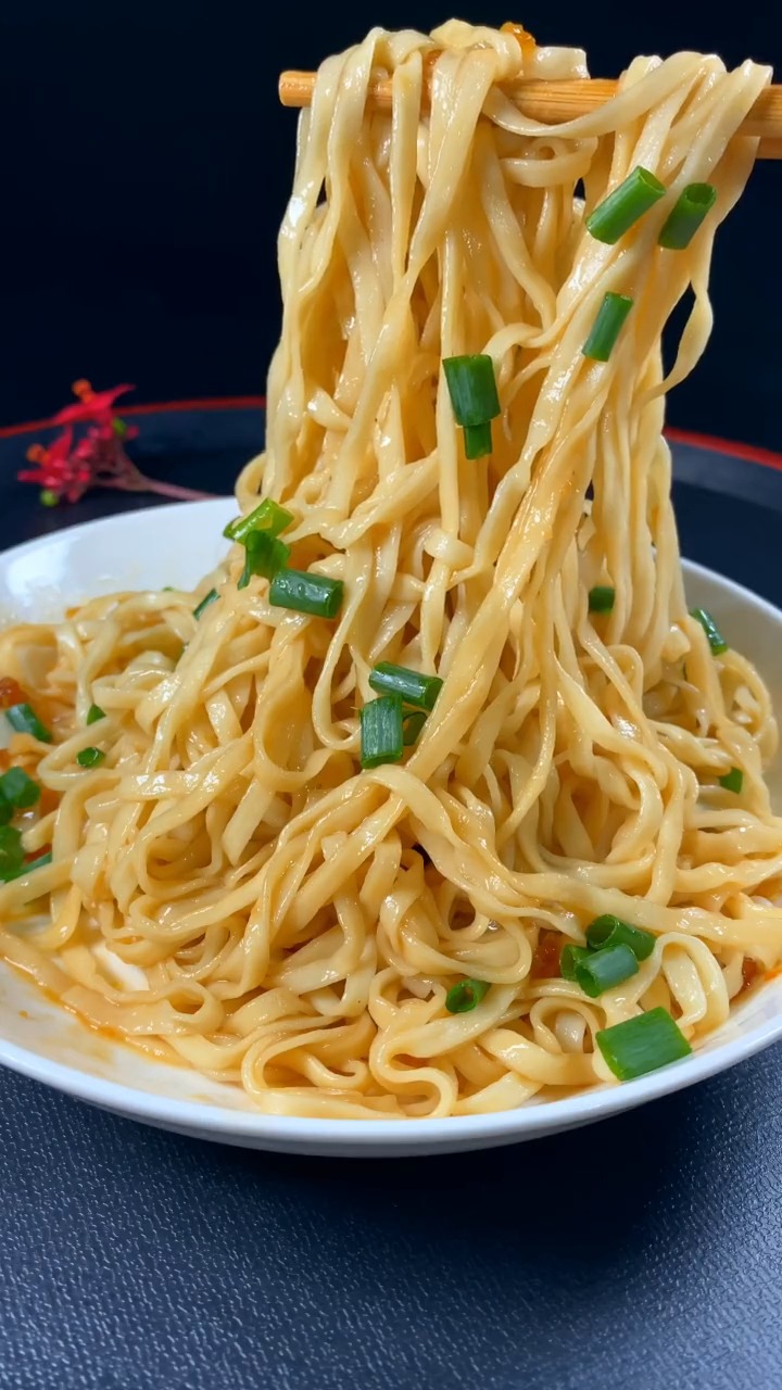 美食看中国#有的时候你需要的不一定是山珍海味而是一碗拌面比如半夜