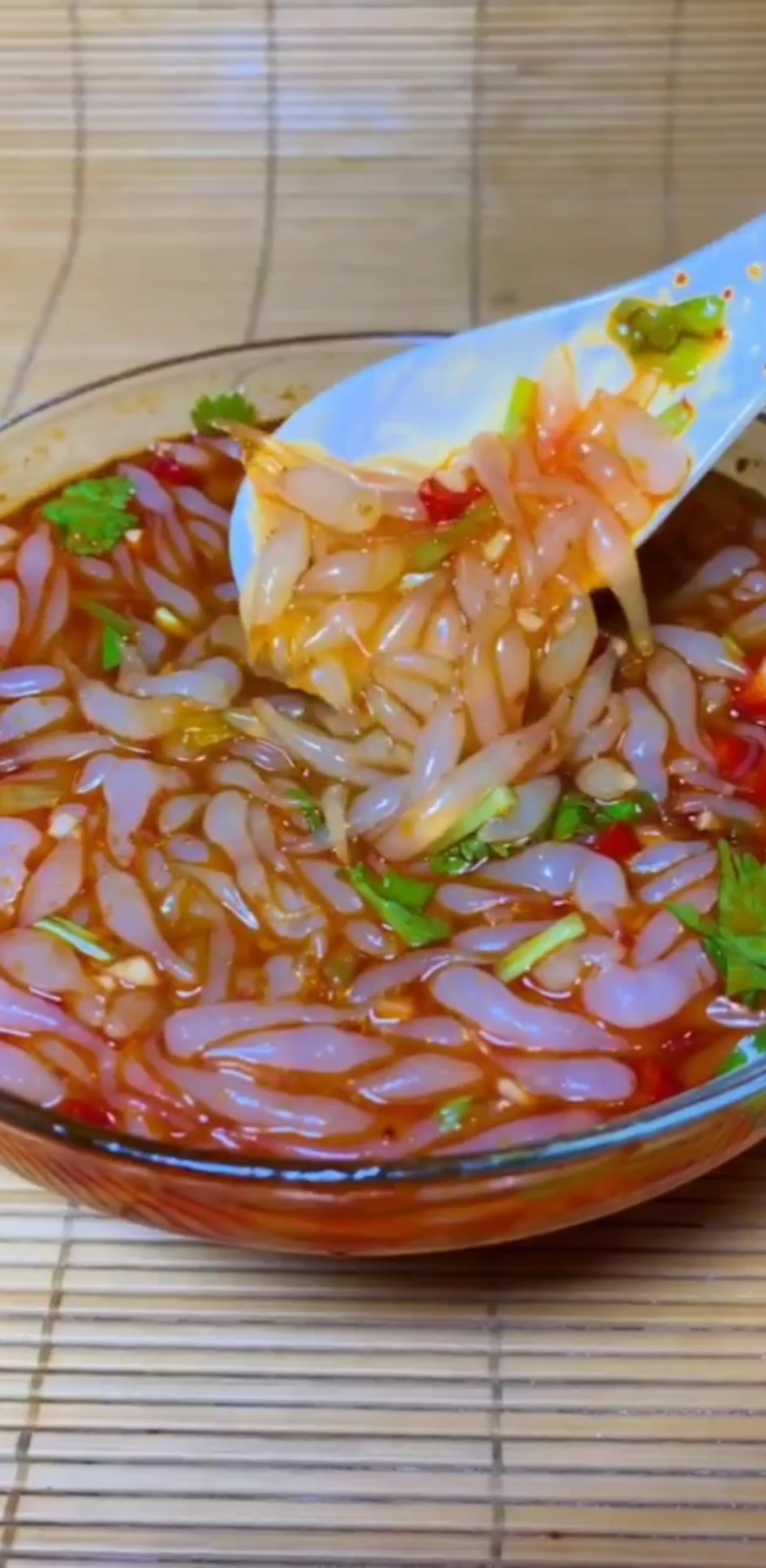 家乡特色美食#天气越来越热,教你做一凉虾.酸辣爽口!