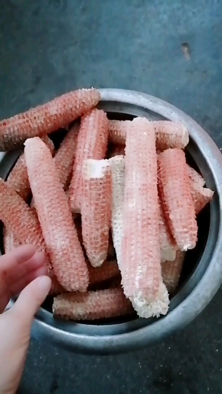 苞米瓤子放厕所里一年省个几千块钱没问题