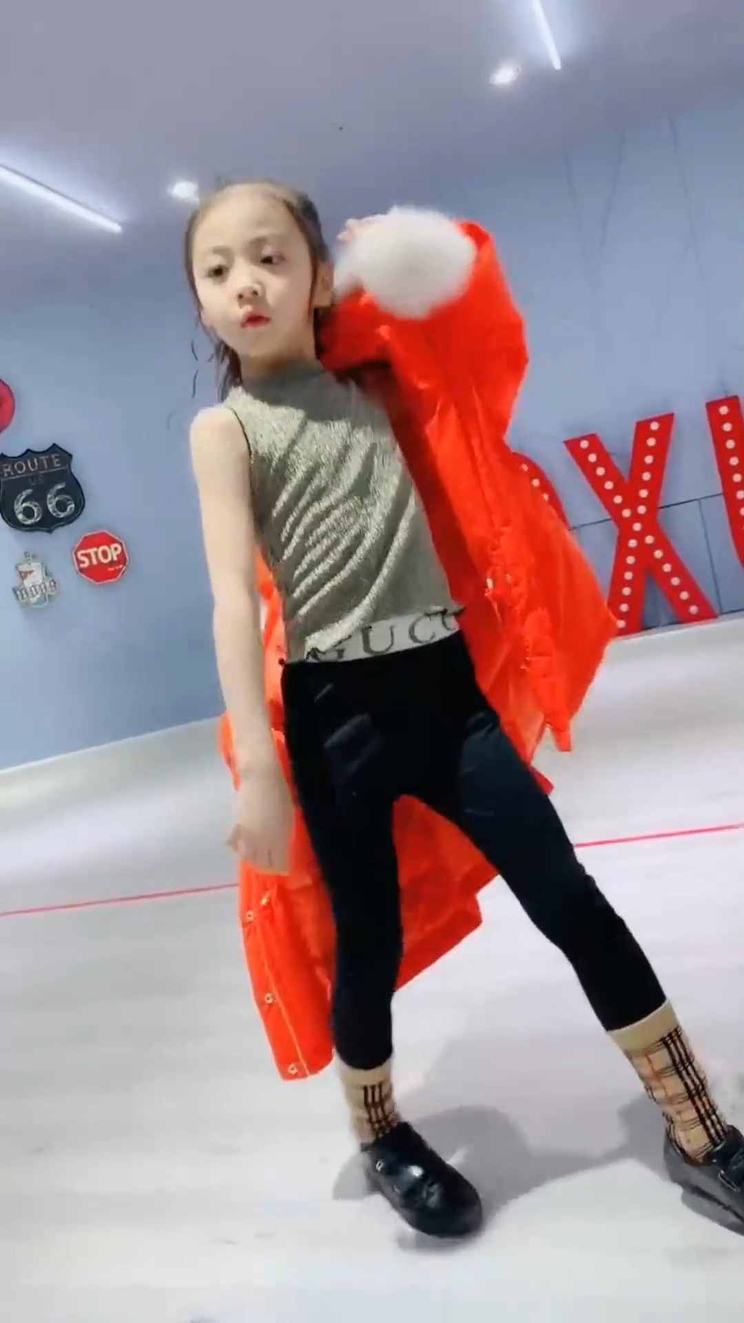 娱乐#专业的就是专业的,小童模一走路就能看出来,看完瞬间圈粉!