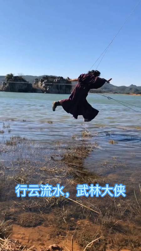 好厉害的轻功,行云流水,武林大侠