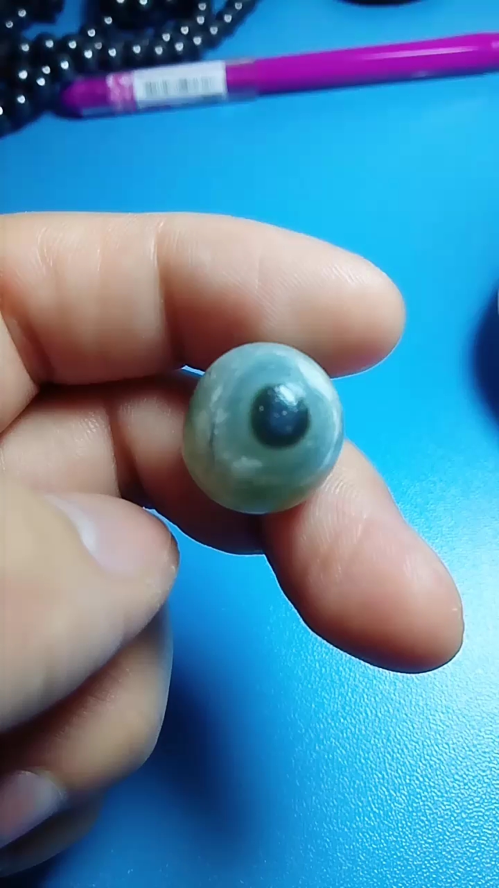 石可人之精品珍品眼睛石 眼睛珠子 眼球 像吗? 反正我不出嫁谢谢欣赏