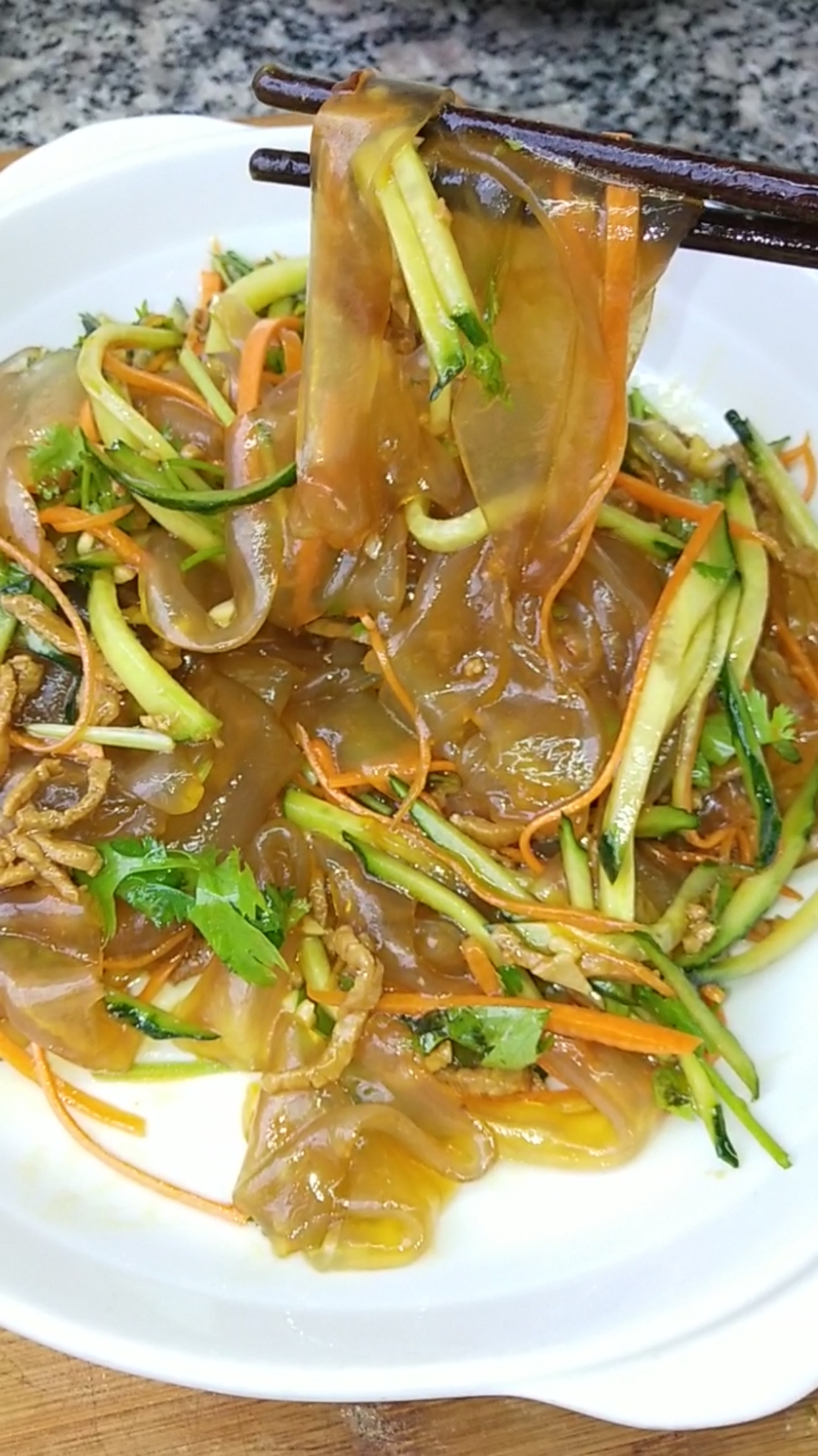 全民独门绝技咖#东北大拉皮这样拌太好吃了.