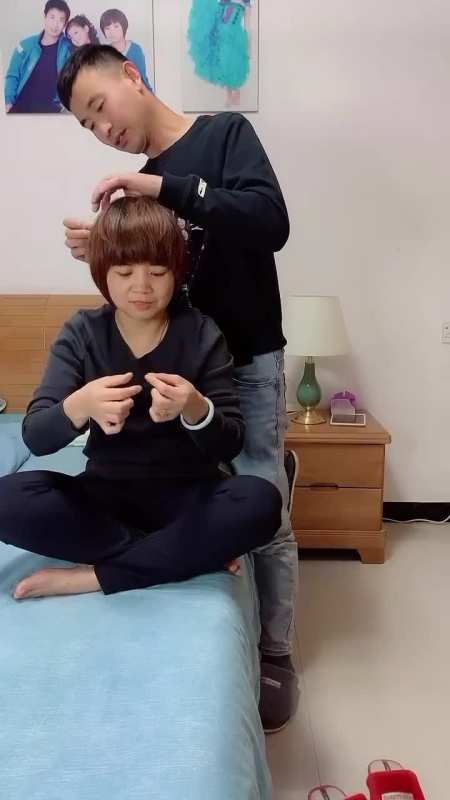 让老公帮我揪一下白头发怎么揪着揪着还哭了呢