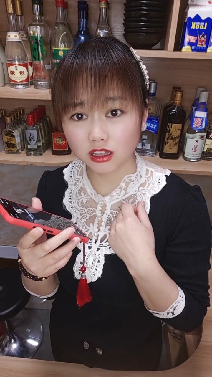 搞笑创意段子#在线呼叫老板娘,结果又被套路了!