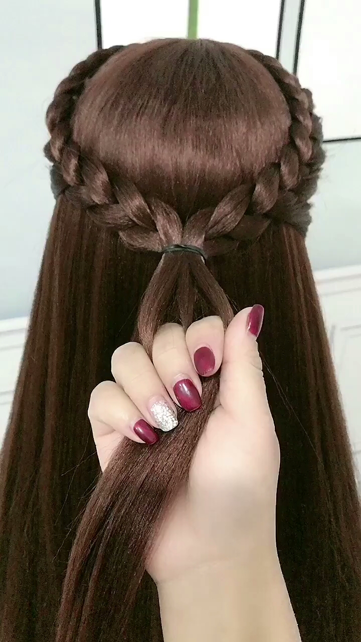 郊游踏青秋冬季生日咱们这样扎发型好看简单大方