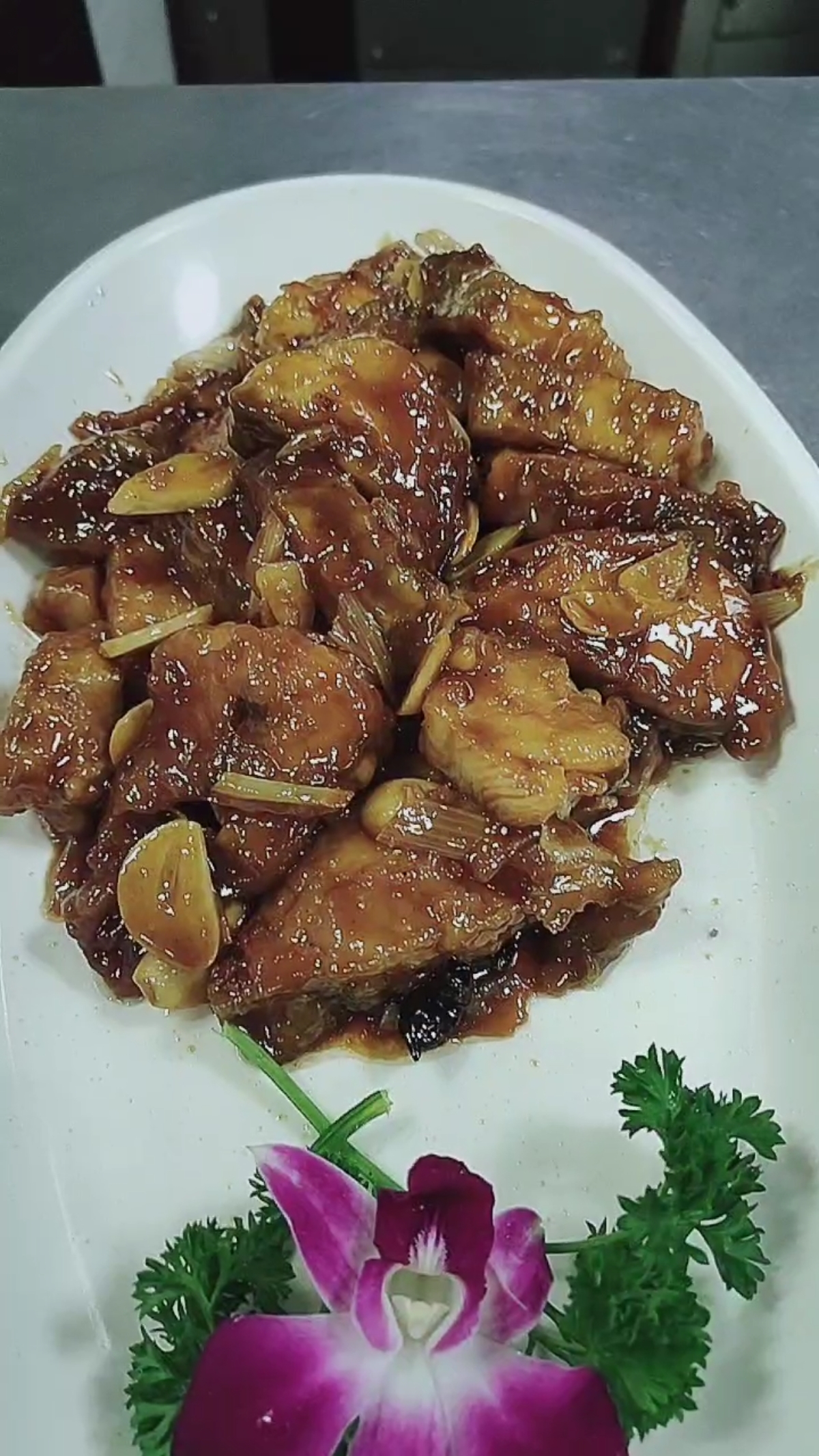 风味人间#红烧鲽鱼块块香,美味无法阻挡.