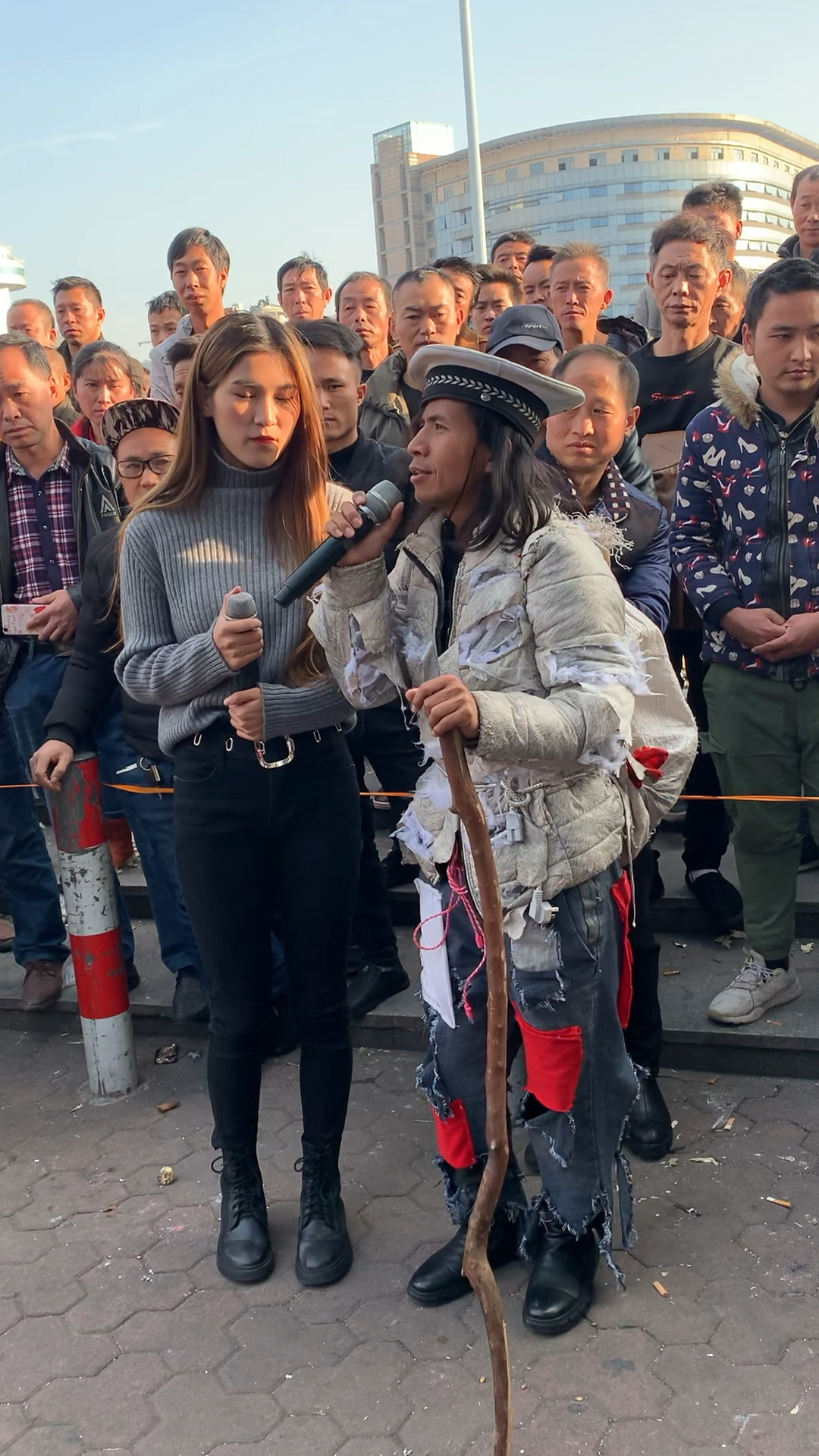 乞丐美女,曾经是情侣