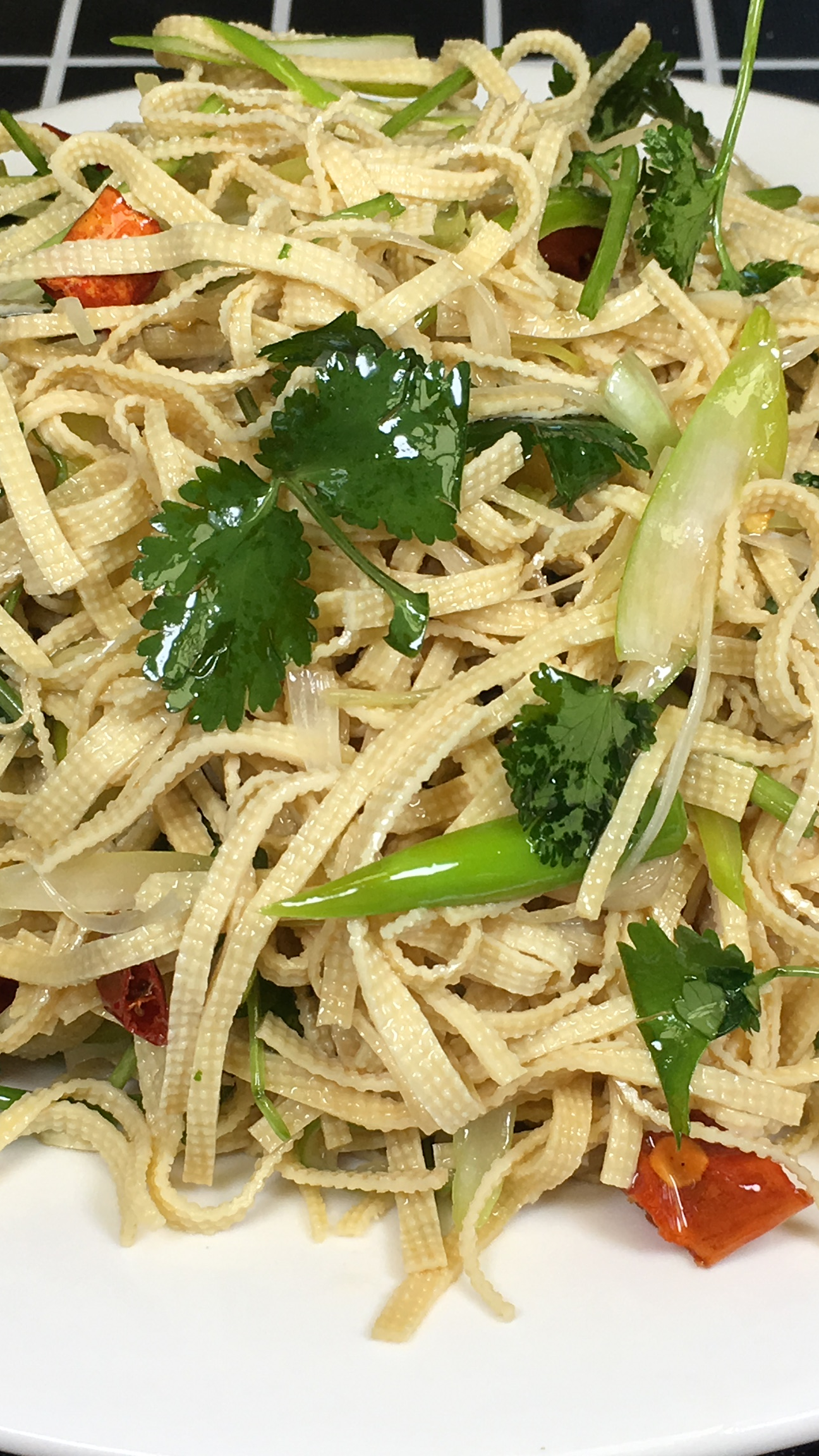 美食#东北特色炝拌干豆腐丝,做法简单,开胃下饭,营养健康又美味