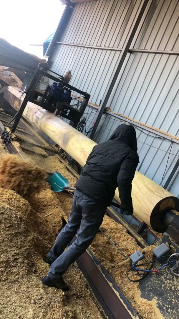 一千五百万买的黄花梨就为了加工一个顶梁柱