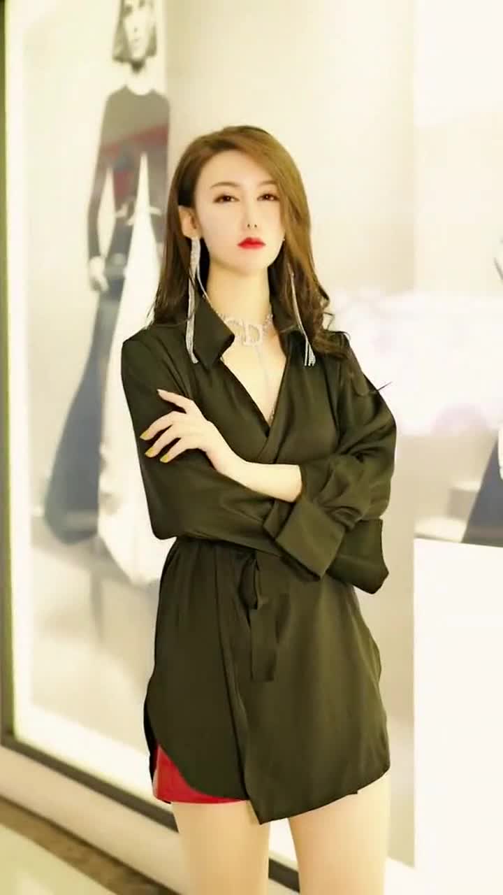 据说越迷人的女人就越危险,遇到这样的姑娘你愿不愿意冒这个险