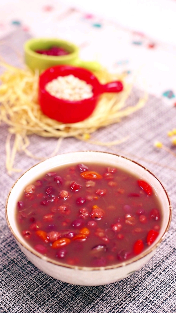 好吃养生的红豆薏米粥