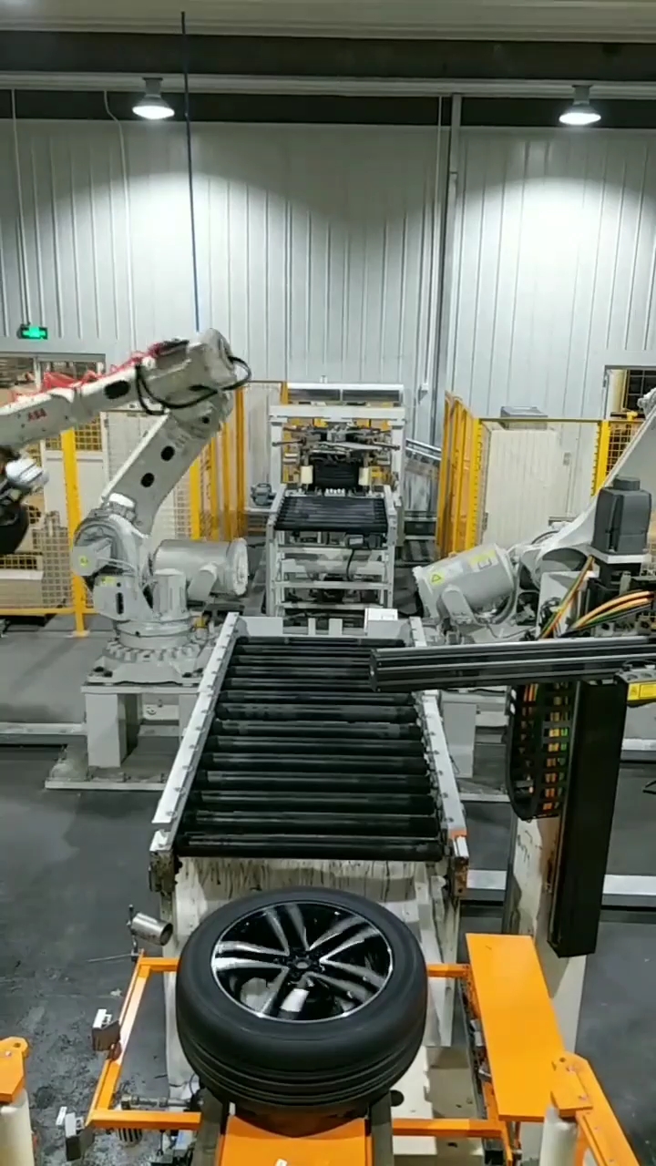 致敬改革开放40周年#有了机器人干活轻松多了