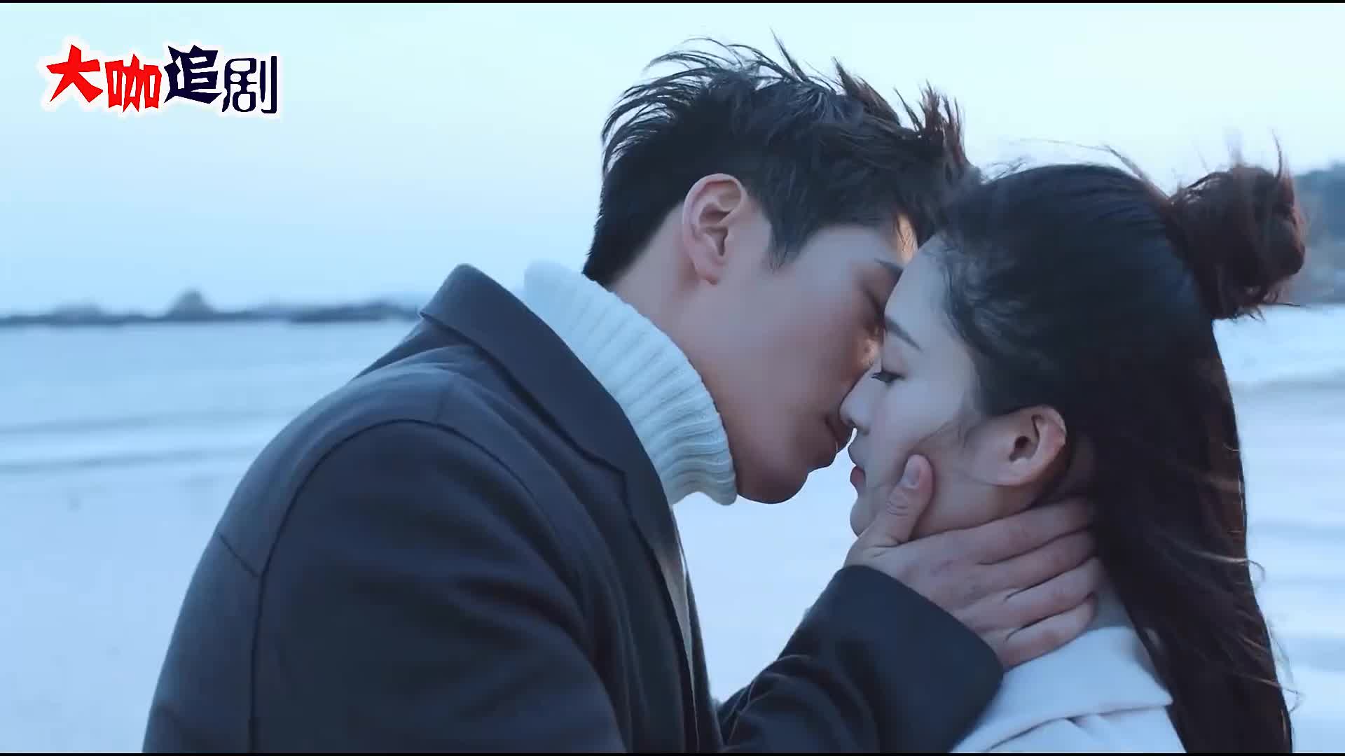 海上繁花窦骁和李沁成功复合两人海边热吻李沁乐开了花